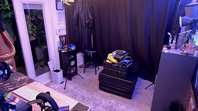 Briefs bud online show from 18, 12, 2025