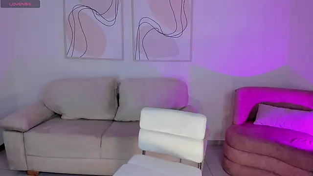 NiaHolland online show from 20, 6, 2026