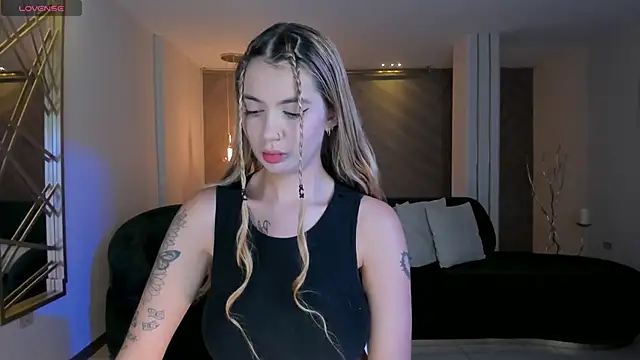 NiaHolland online show from 7, 10, 2025