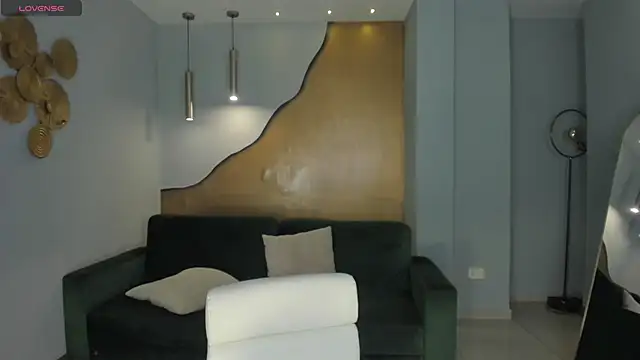 NiaHolland online show from 11, 10, 2025