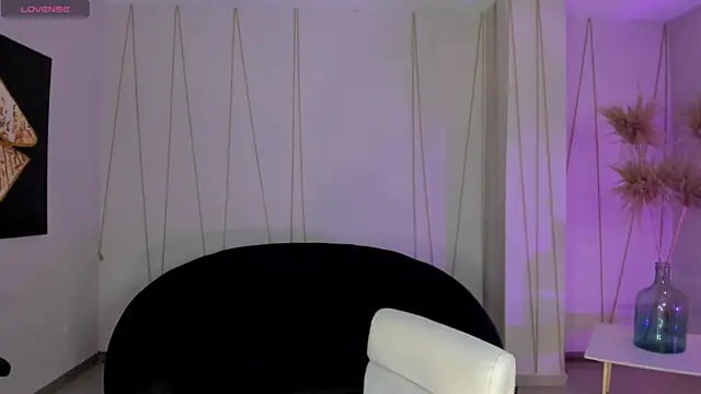 NiaHolland online show from 18, 1, 2026