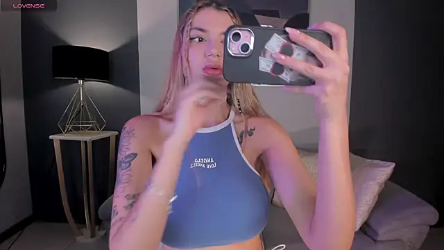 NiaHolland online show from 14, 9, 2025