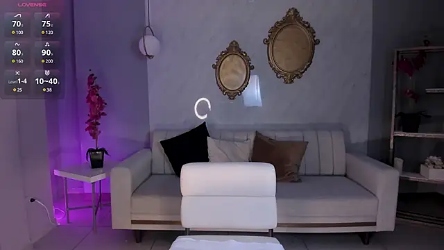 NiaHolland online show from 25, 2, 2025