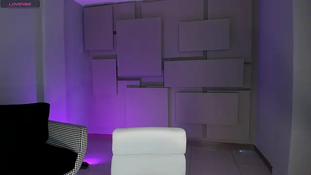 NiaHolland online show from 7, 3, 2026