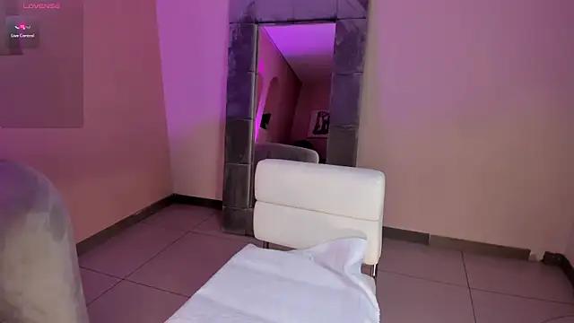 NiaHolland online show from 21, 3, 2025