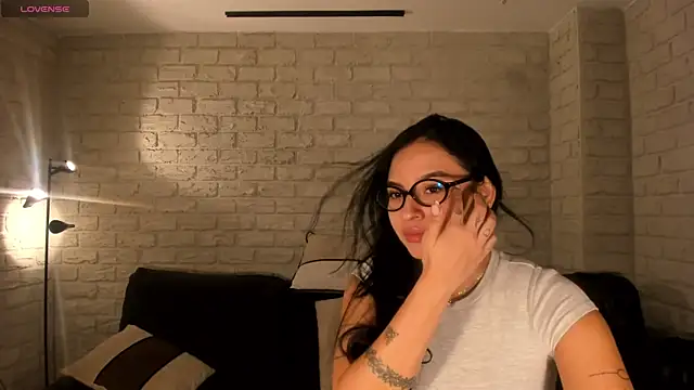 MollyJones  online show from 13, 6, 2026