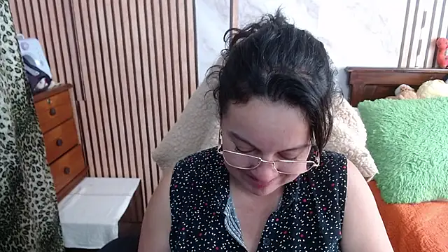 Sonialorens  online show from 19, 9, 2025