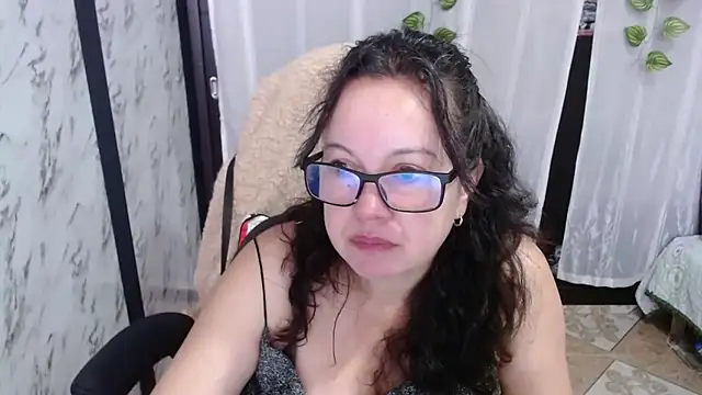 Sonialorens  online show from 20, 2, 2025