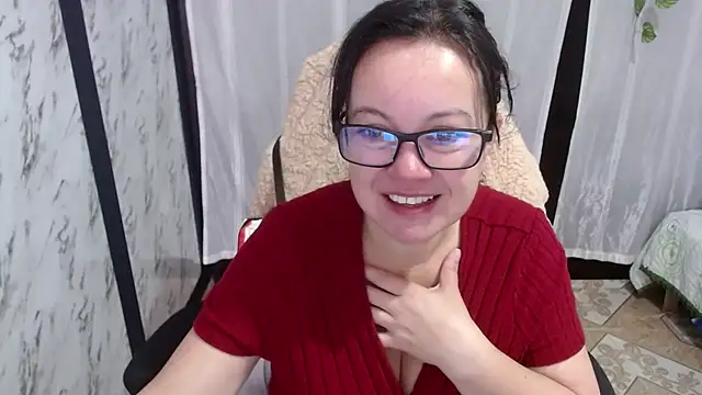 Sonialorens  online show from 6, 3, 2025