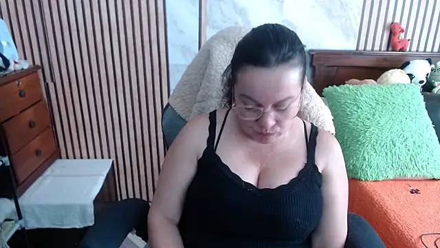 Sonialorens  online show from 24, 9, 2025