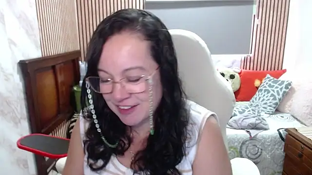 Sonialorens  online show from 7, 5, 2026