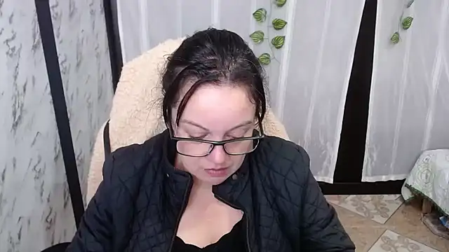 Sonialorens  online show from 13, 3, 2025