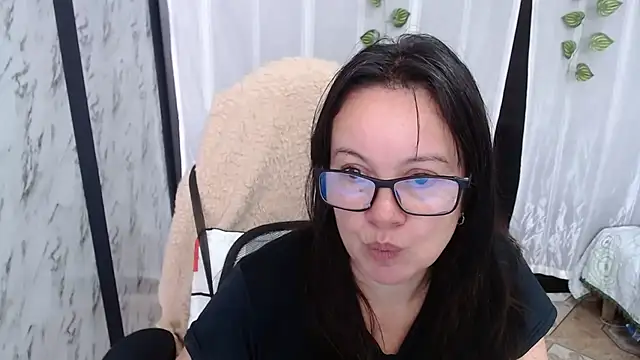 Sonialorens  online show from 1, 3, 2025