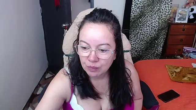 Sonialorens  online show from 30, 11, 2025