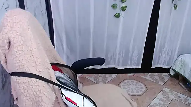 Sonialorens  online show from 7, 3, 2025