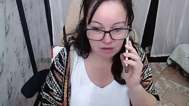 Sonialorens  online show from 8, 3, 2025