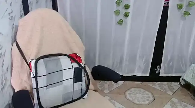 Sonialorens  online show from 22, 2, 2025