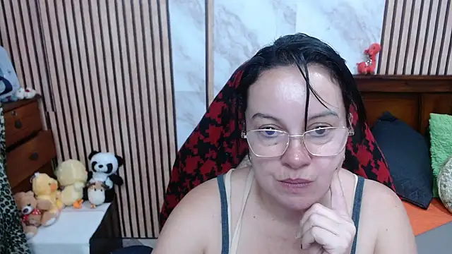 Sonialorens  online show from 6, 10, 2025