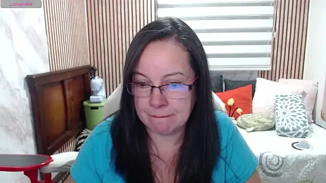 Sonialorens  online show from 4, 6, 2026