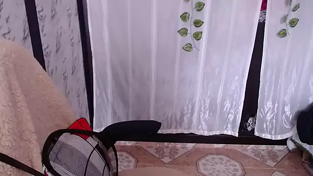 Sonialorens  online show from 12, 3, 2025