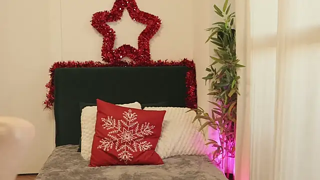 Luna Riva online show from 15, 12, 2025