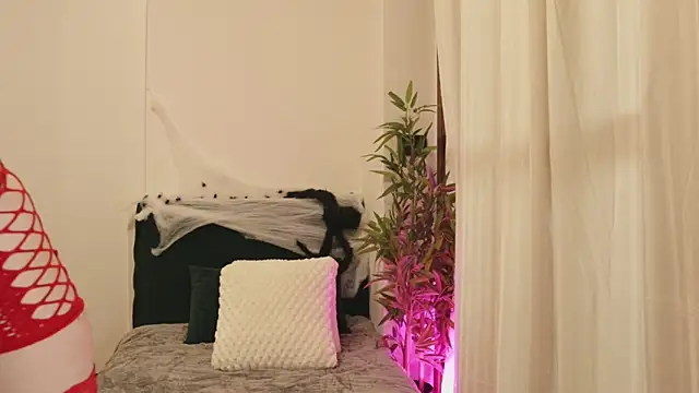 Snapshot of Luna_Riva chatting on 23, 10, 2025 Luna Riva online show from 23, 10, 2025