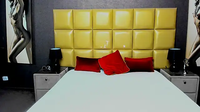 KiraLeila online show from 5, 12, 2025