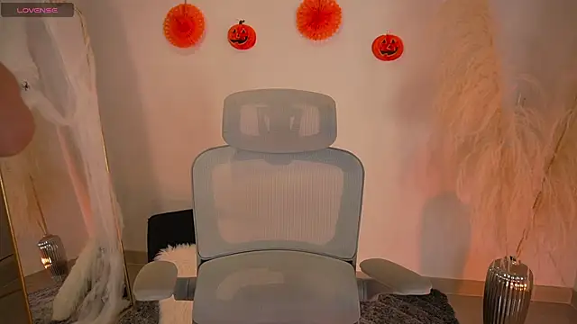 LaraBaker online show from 21, 10, 2025