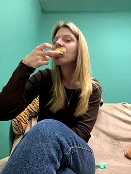 MaryHiggins online show from 3, 10, 2025