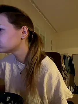 MaryHiggins online show from 25, 11, 2025