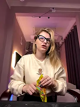 MaryHiggins online show from 16, 9, 2025