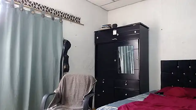 Snapshot of suckmydickbitch97 chatting on 21, 12, 2025 suckmydickbitch97 online show from 21, 12, 2025