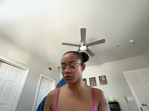 RylHoneyy online show from 5, 2, 2026