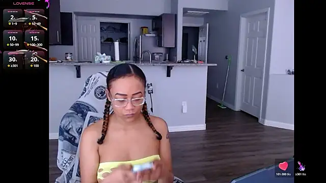 Snapshot of RylHoneyy chatting on 10, 6, 2026 RylHoneyy online show from 10, 6, 2026