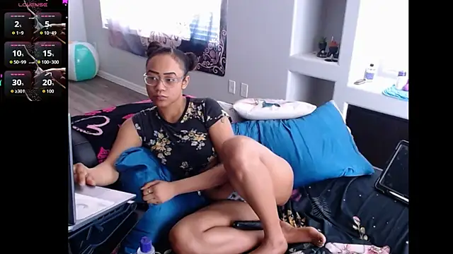 Snapshot of RylHoneyy chatting on 4, 6, 2026 RylHoneyy online show from 4, 6, 2026