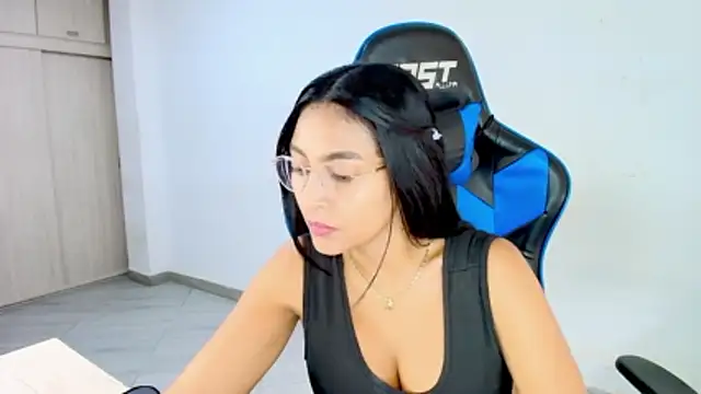 sophiax-x online show from 6, 3, 2026