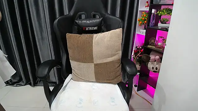 Yuki-yio online show from 22, 9, 2025