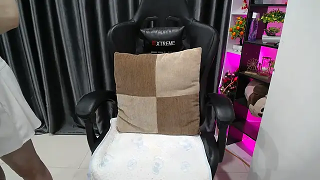 Yuki-yio online show from 10, 9, 2025