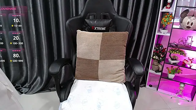 Yuki-yio online show from 17, 10, 2025