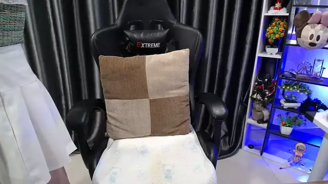 Yuki-yio online show from 6, 10, 2025