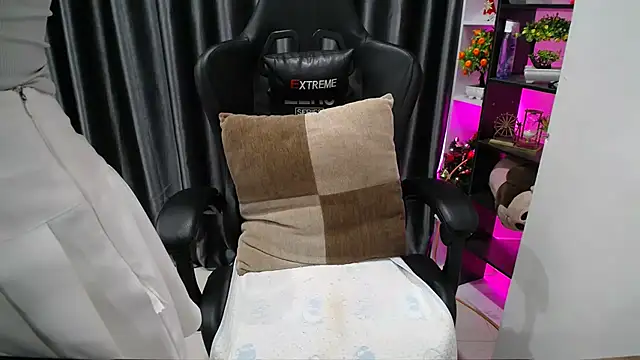 Yuki-yio online show from 11, 9, 2025