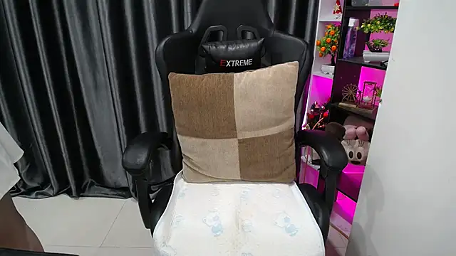 Yuki-yio online show from 21, 9, 2025