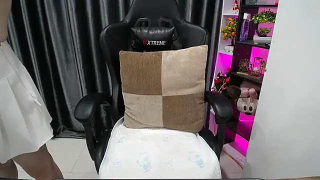 Yuki-yio online show from 24, 9, 2025