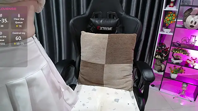 Yuki-yio online show from 14, 10, 2025