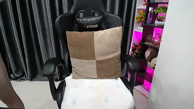 Yuki-yio online show from 16, 9, 2025