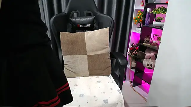 Yuki-yio online show from 23, 9, 2025