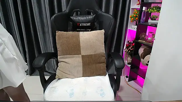 Yuki-yio online show from 12, 9, 2025