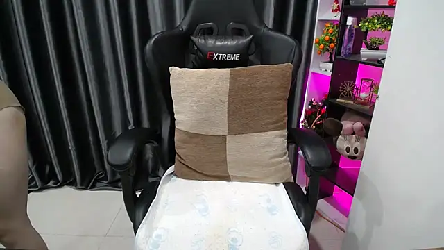 Yuki-yio online show from 1, 10, 2025