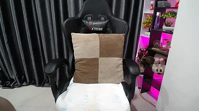 Yuki-yio online show from 2, 10, 2025