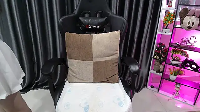 Yuki-yio online show from 8, 10, 2025